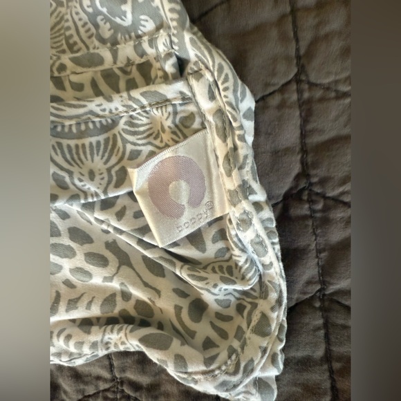 BUNDLE - lot of 5 nursing bamboo breastfeeding covers + bonus breast pads - Picture 13 of 16